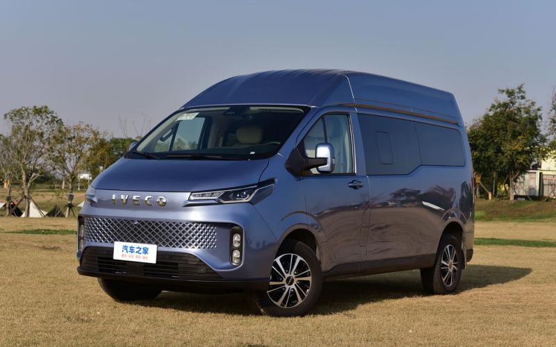 IVECO Fidato EV фото спереду