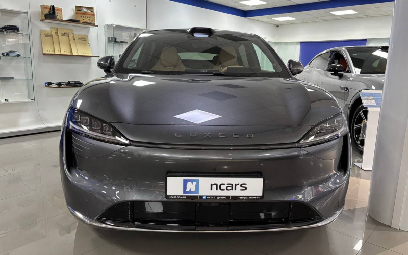 Luxeed R7 фото збоку