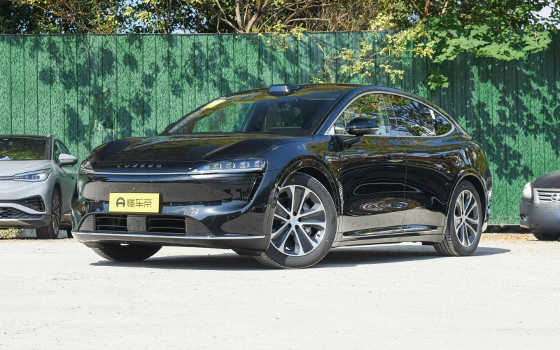 Luxeed R7 фото спереду