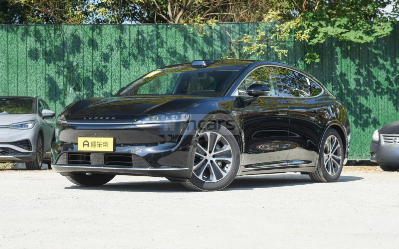 Luxeed R7 фото спереду