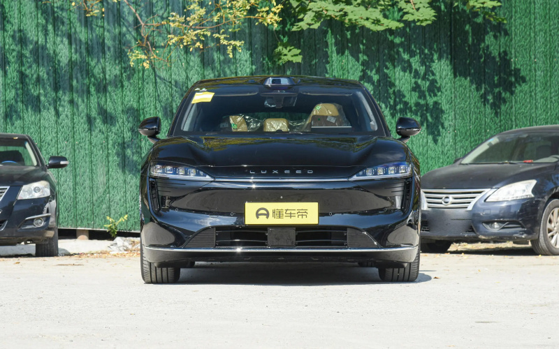 Luxeed R7 фото збоку