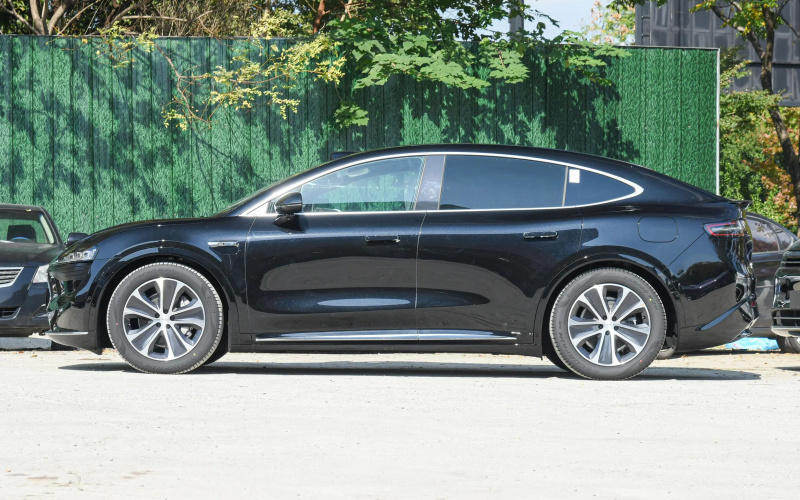 Luxeed R7 фото задній диван