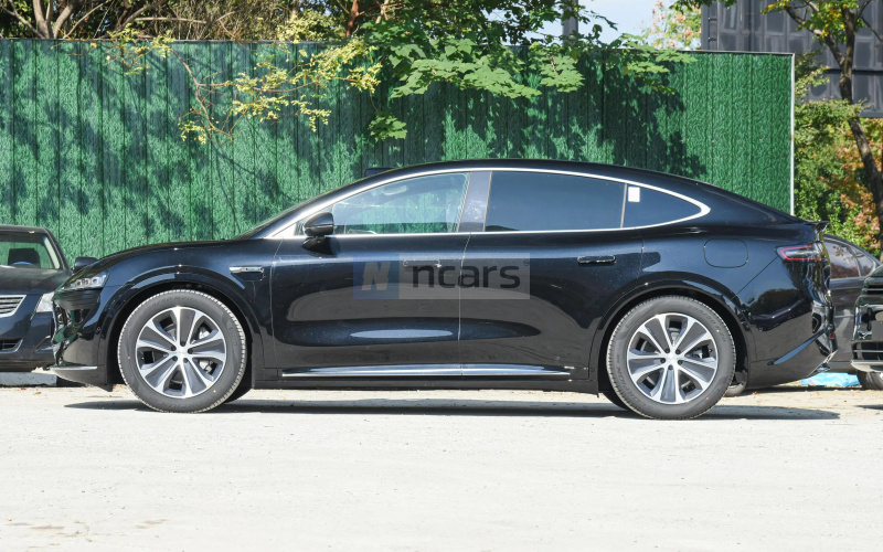 Luxeed R7 фото задній диван
