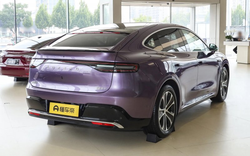 Luxeed R7 фото со стороны