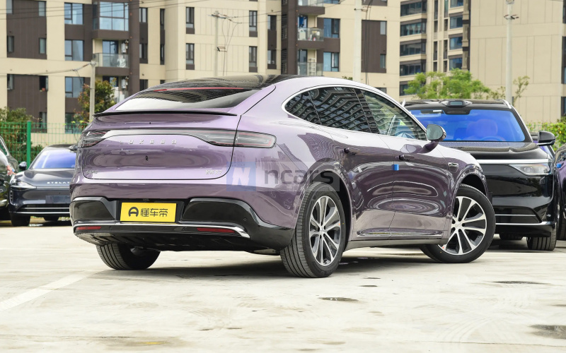 Luxeed R7 фото збоку