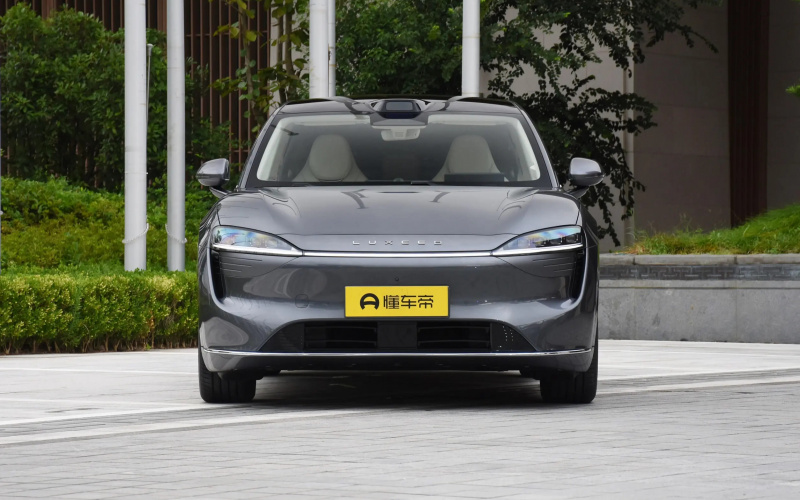 Luxeed R7 фото со стороны