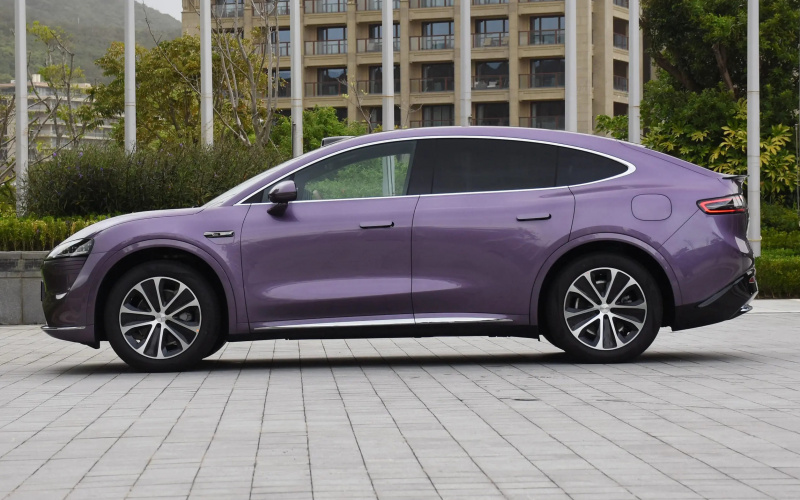 Luxeed R7 фото задній диван