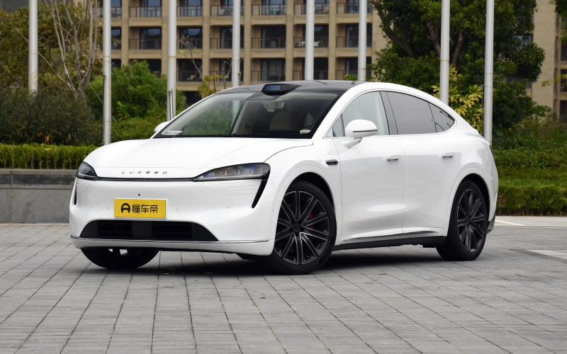 Luxeed R7 фото спереди