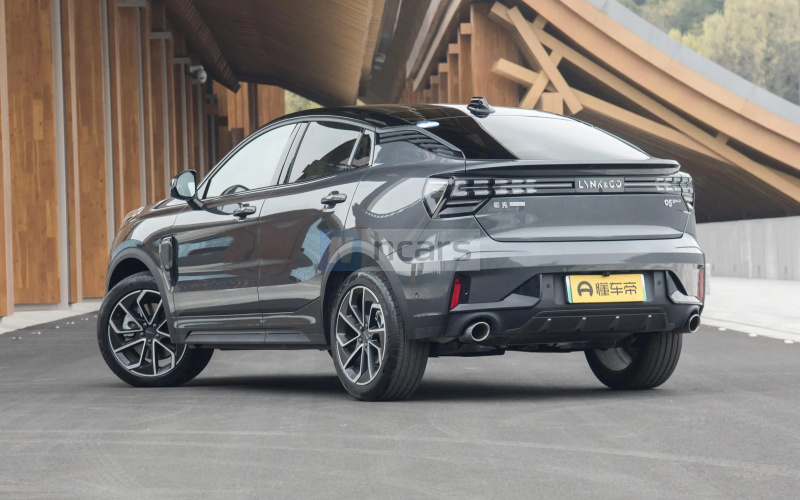 Lynk&Co 05 фото збоку