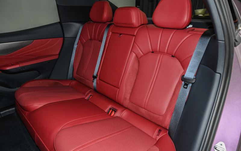 Lynk&Co 07 EM-P фото задній диван