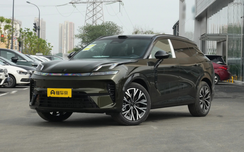 Lynk&Co 08 EM-P фото спереду