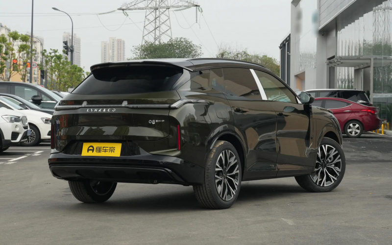 Lynk&Co 08 EM-P фото збоку