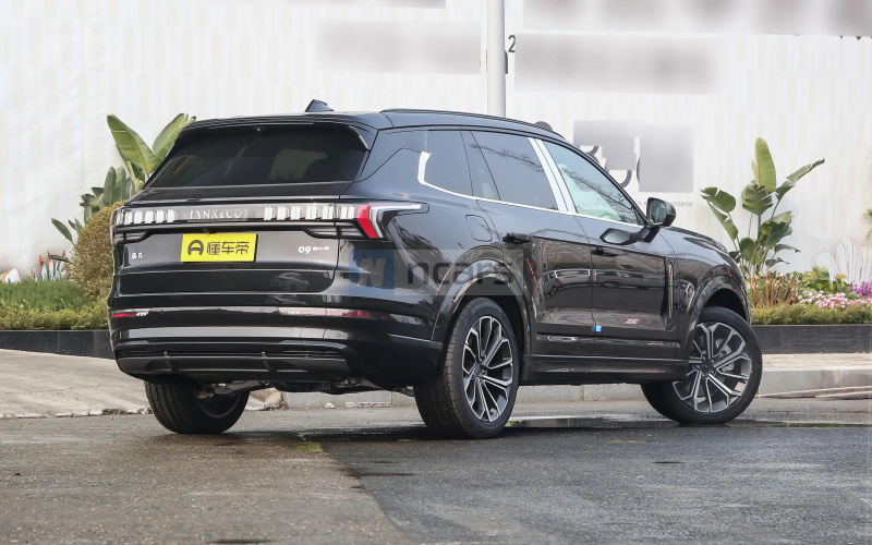 Lynk&Co 09 фото со стороны