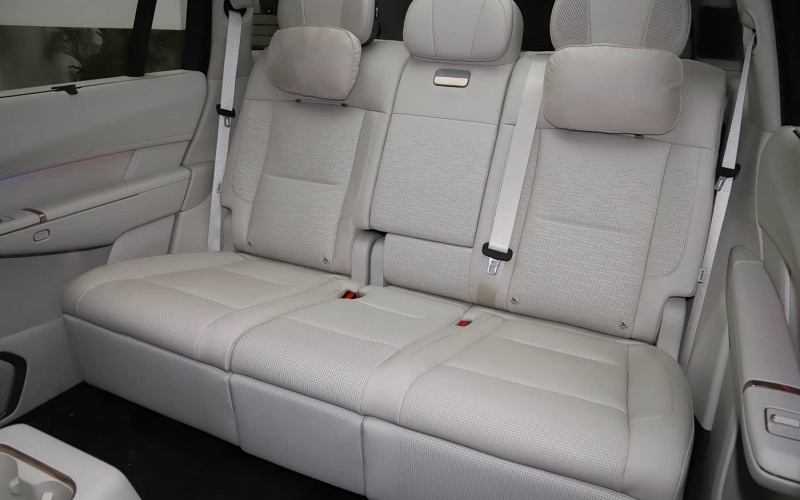 Lynk&Co 900 фото задний диван