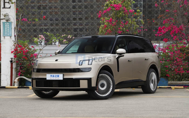 Lynk&Co 900 фото спереду