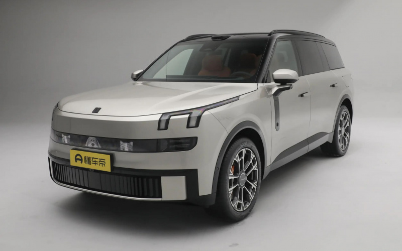 Lynk&Co 900 фото спереду