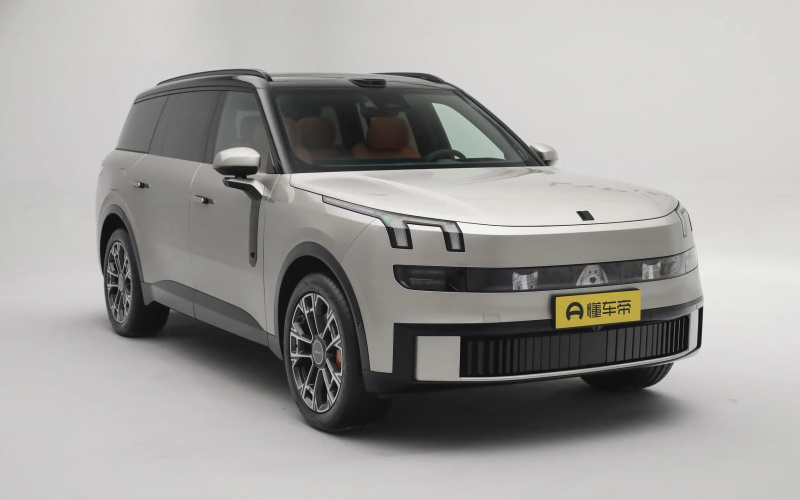 Lynk&Co 900 фото салону