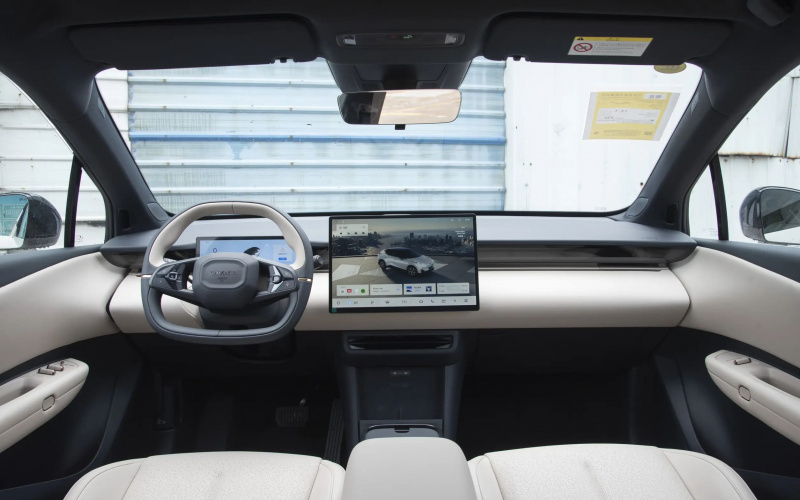 Lynk&Co Z20 фото салона