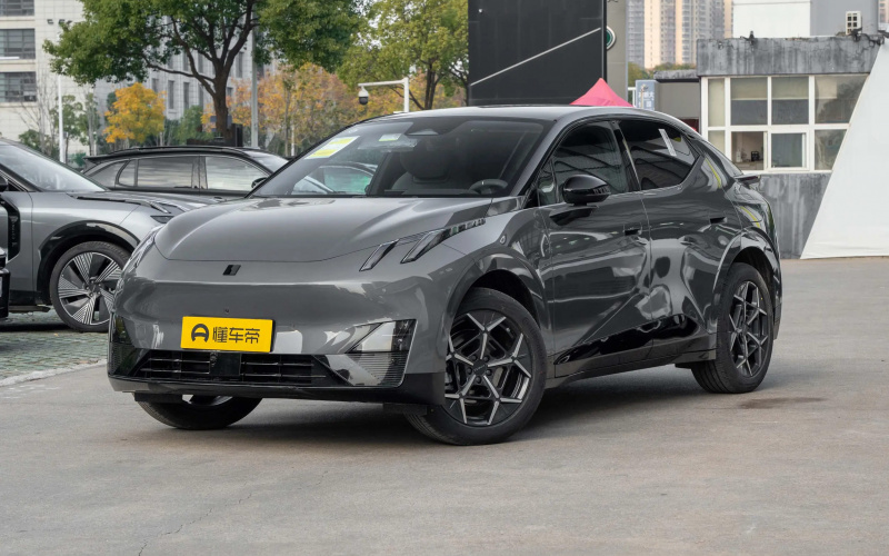 Lynk&Co Z20 фото спереди