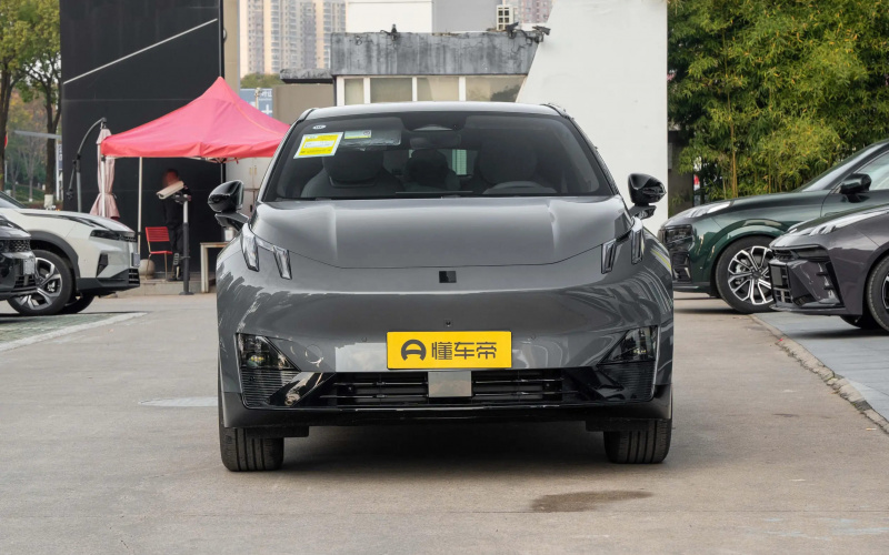 Lynk&Co Z20 фото со стороны