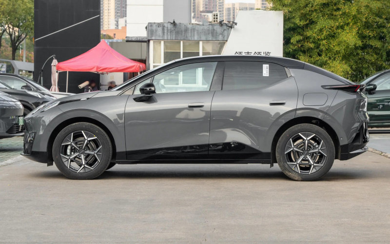 Lynk&Co Z20 фото задний диван