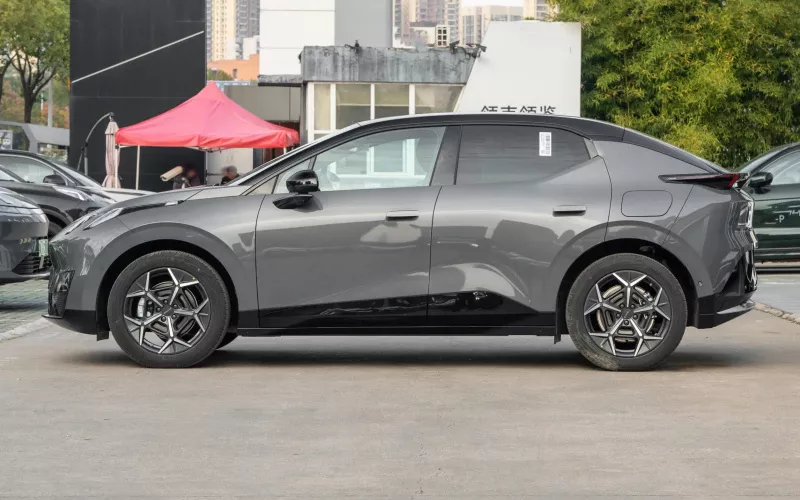 Lynk&Co Z20 фото задній диван
