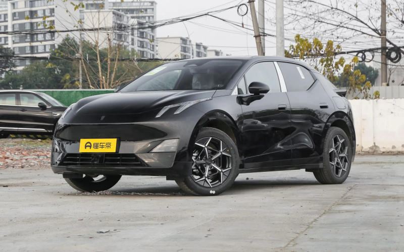 Lynk&Co Z20 фото спереди