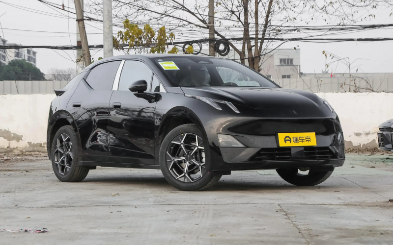 Lynk&Co Z20 фото салона