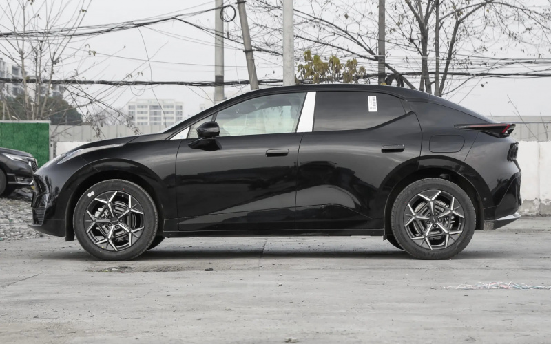 Lynk&Co Z20 фото задний диван