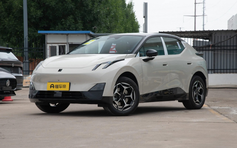 Lynk&Co Z20 фото спереди