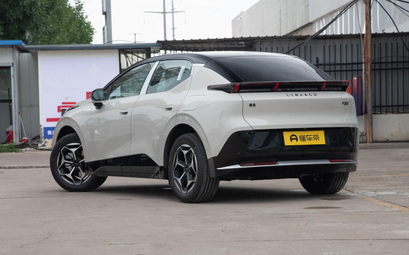 Lynk&Co Z20 фото со стороны