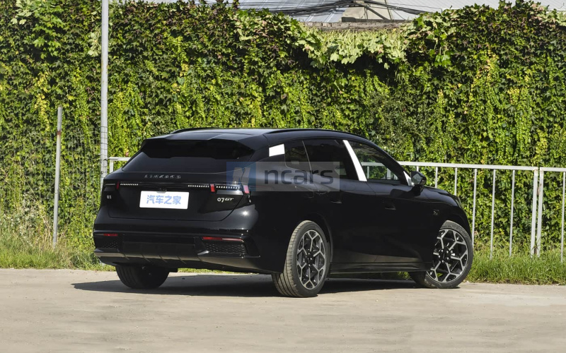 Lynk&Co 07GT фото збоку