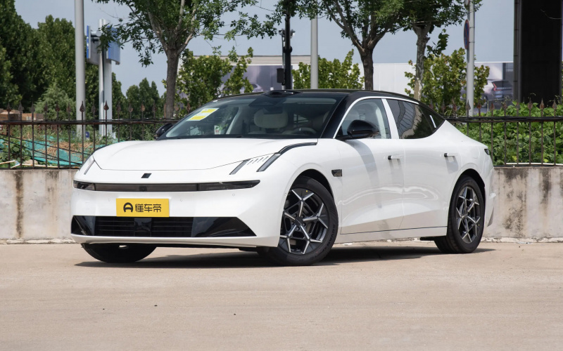Lynk&Co 10 PHEV EM-P фото спереди