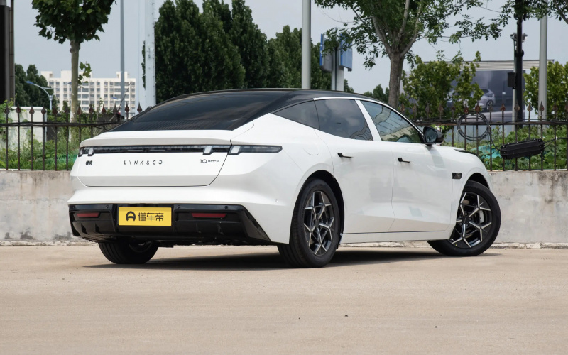 Lynk&Co 10 PHEV EM-P фото со стороны