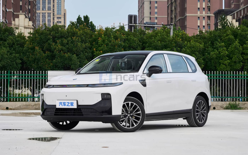 Leap Motor B10 фото спереду