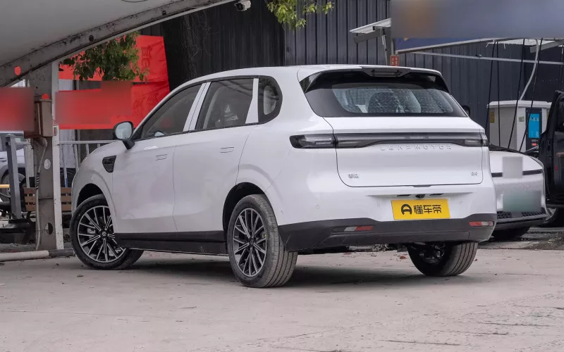 Leap Motor B10 фото збоку