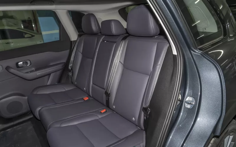 Leap Motor C10 фото задній диван