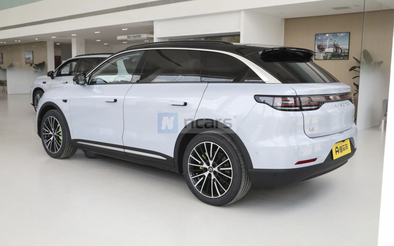 Leap Motor C11 фото збоку