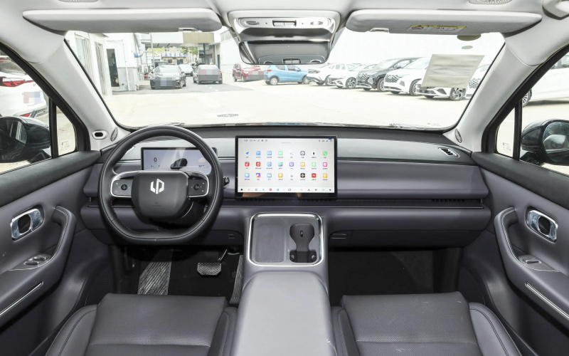 Leap Motor C16 DM фото салону