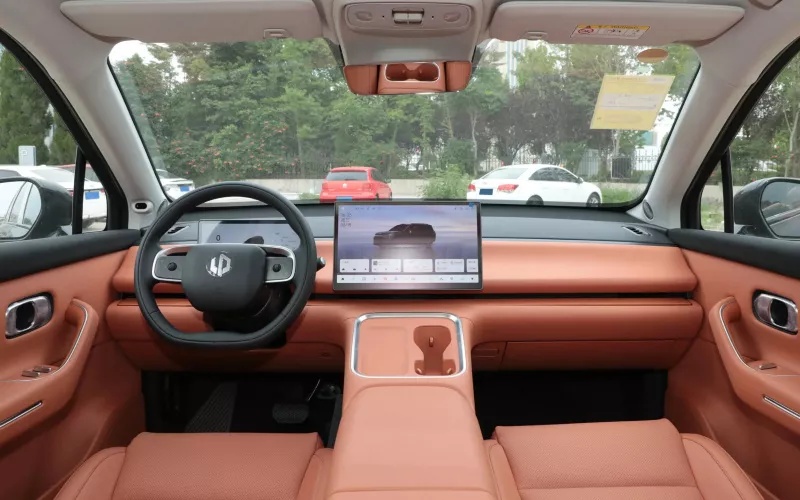 Leap Motor C16 фото салону