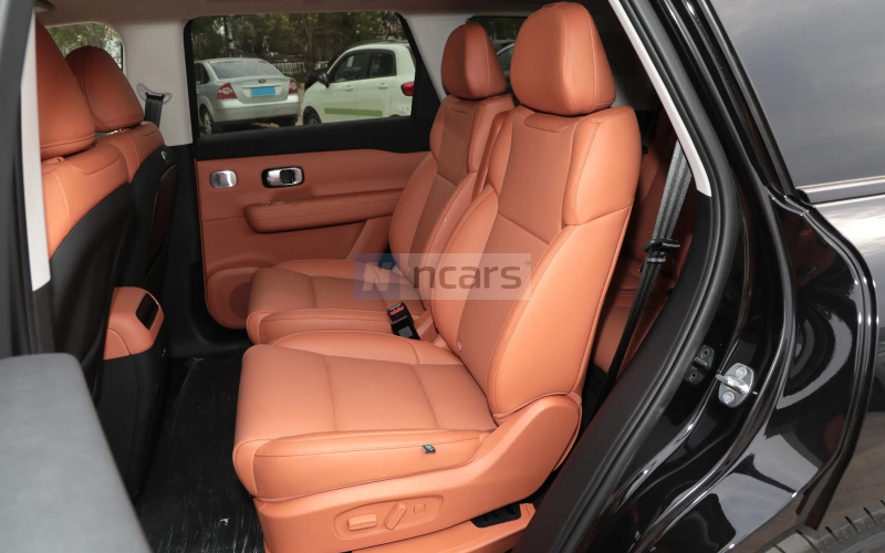 Leap Motor C16 фото задний диван