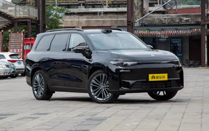 Leap Motor C16 фото салону