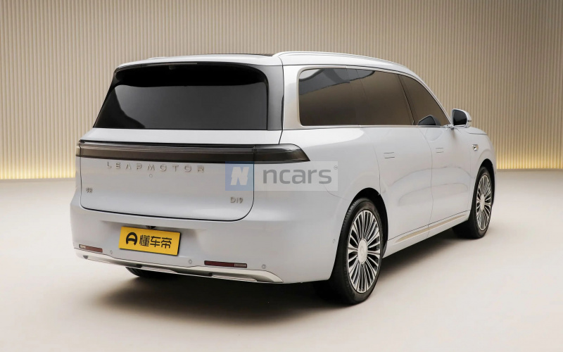 Leap Motor D19 EV фото збоку