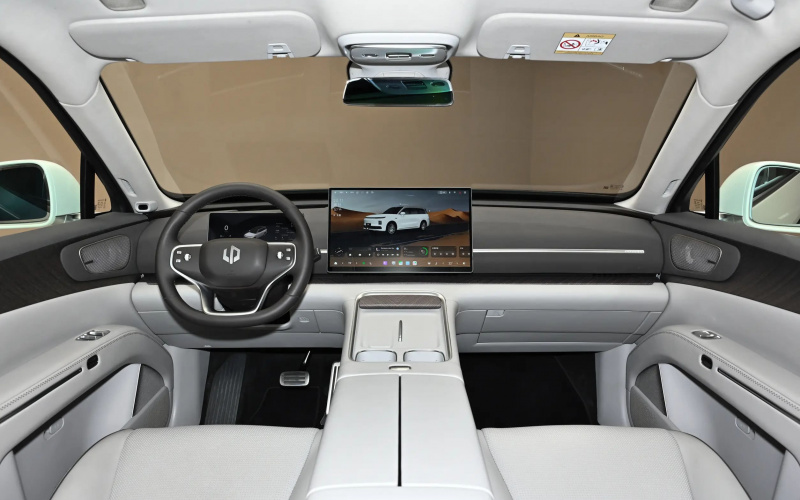 Leap Motor D19 EV фото салону
