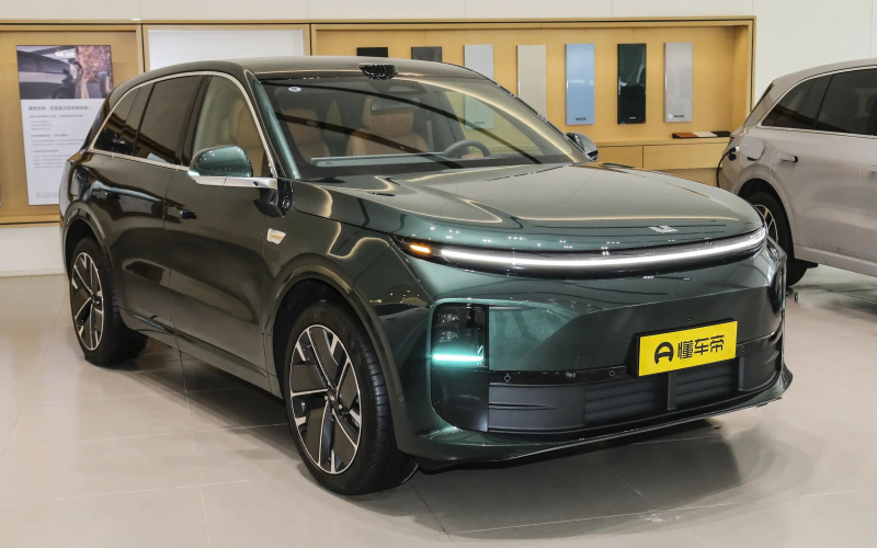 Li  L6 фото салону