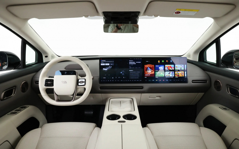 Li i8 фото салону