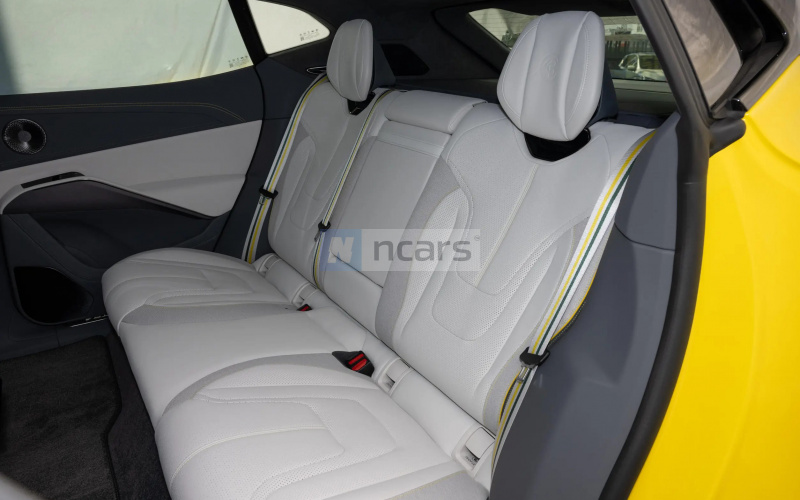Lotus Eletre фото задній диван