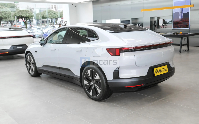 Polestar 4 фото со стороны