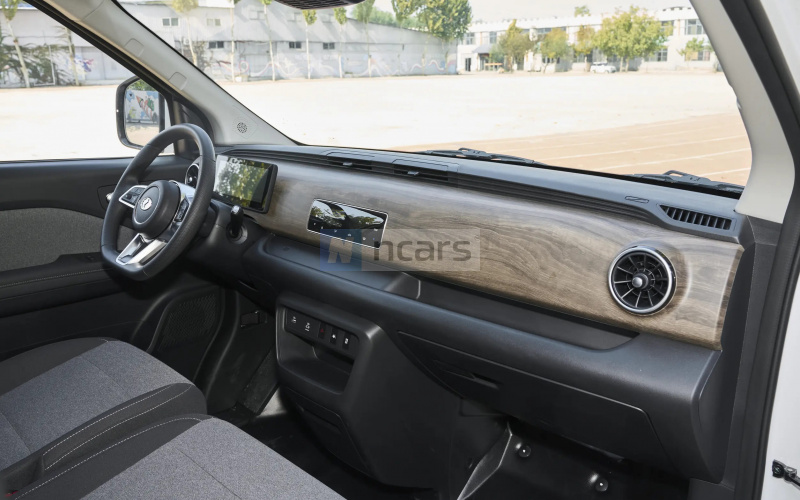 Rich EC75 фото салону