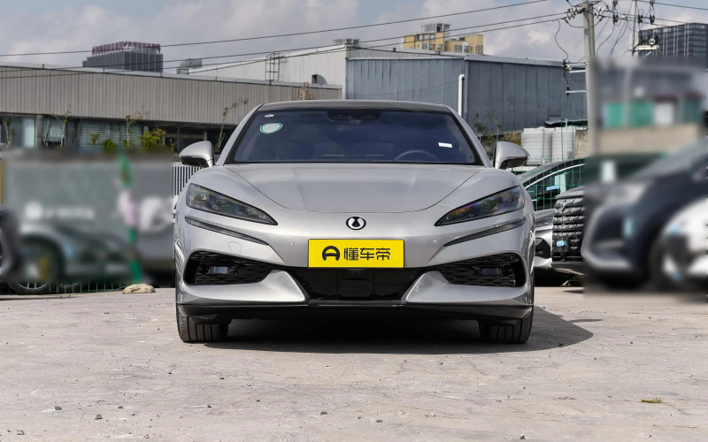 Denza Z9 GT фото збоку